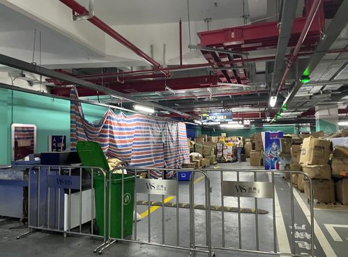 南昌武商mall消防不到位 大量易燃貨物堆在人防工程區域鳳凰網江西 鳳凰網